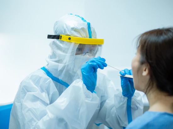 Врач рассказал, что делать при положительном тесте на COVID-19