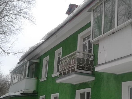 МЧС предупредило свердловчан о сходе снега и сосулек с крыш