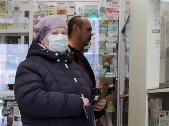 Продажи масок в России упали на треть
