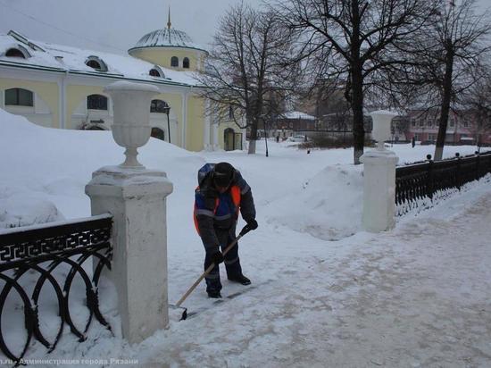 В Рязани повысили зарплаты дворникам и водителям снегоуборочных машин