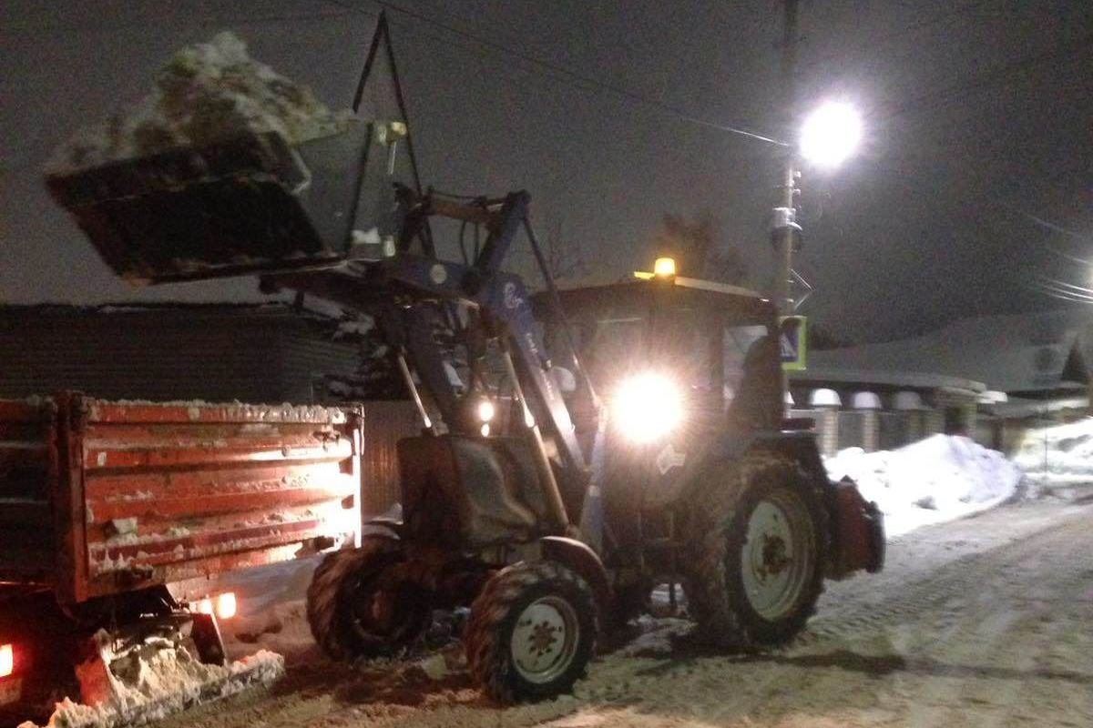 Костромские дорожники бросили все силы на расчистку дорог после обильного снегопада