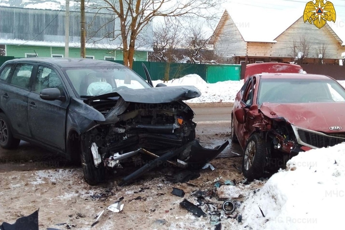 Автоавария лобовое столкновение