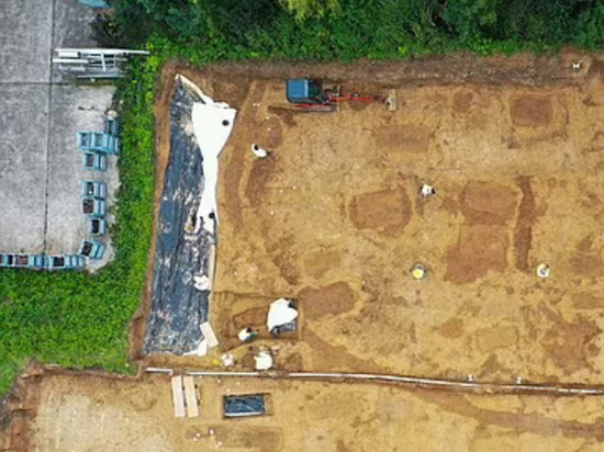 Найденный на средневековом кладбище обезглавленный скелет озадачил ученых