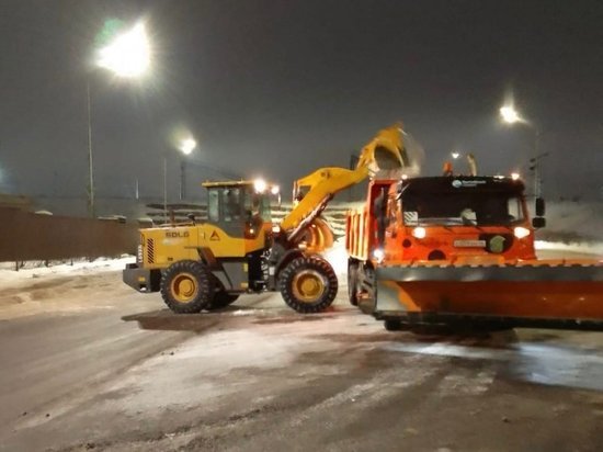 В Курске в ночь на 2 февраля снег убирали 59 единиц спецтехники