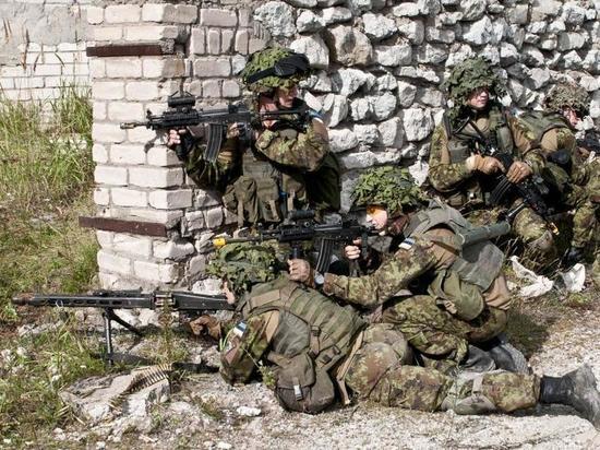 Британия вдвое увеличит число своих военных в Эстонии из-за России