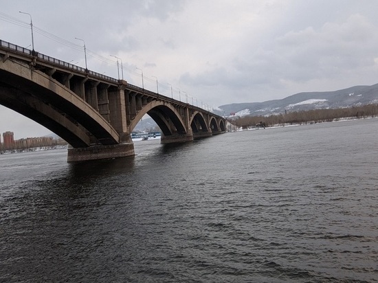 Рабочие приступили к ремонту Коммунального моста в Красноярске