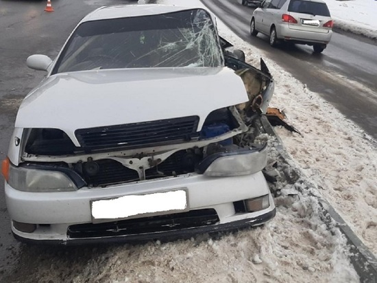 В Белгородской области молодой водитель "Тойоты" влетел в столб ЛЭП