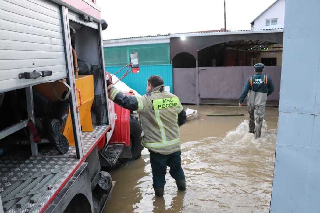 Кубань в воде: в трех районах объявили ЧС из-за паводка