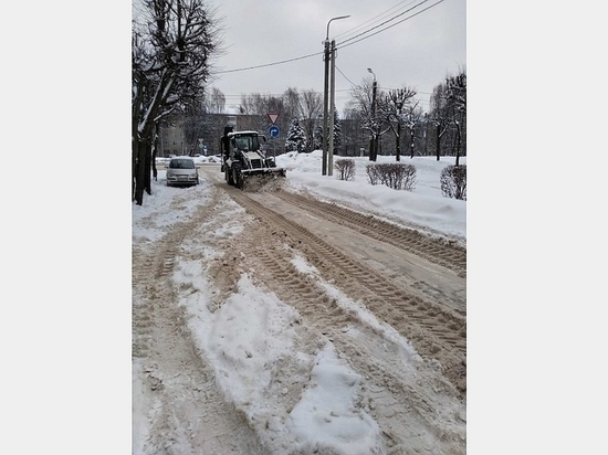 15 улиц в Смоленске расчистят от снега в ближайшие сутки