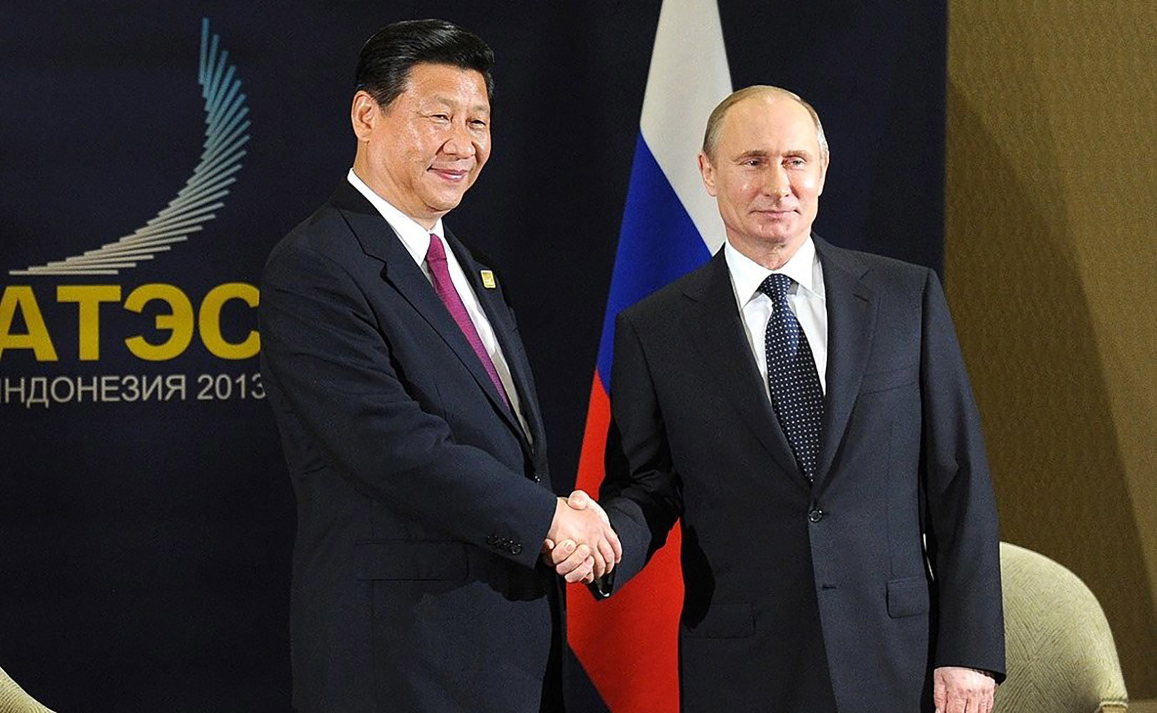 Рукопожатие Путина и Си Цзиньпина "отменил" ковид: галерея встреч разных лет