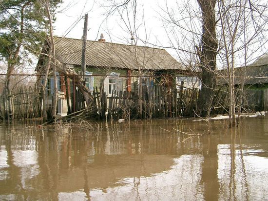 Половодье может отрезать от "большой земли" 21 тысячу жителей Саратовской области
