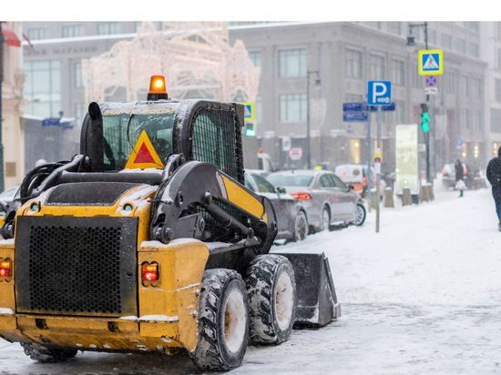 После жалоб мурманчан коммунальщики наконец расчистили улицу Капитана Орликова от снега