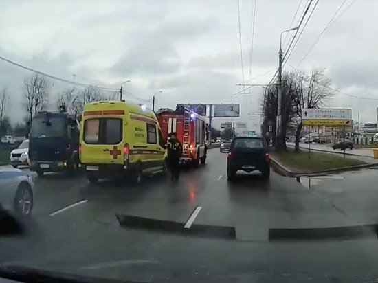 Таксист влетел в машину на Московском проспекте