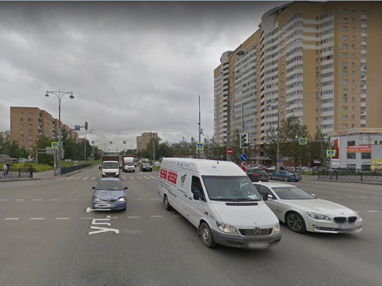 Водитель Toyota Camry врезался в машину скорой помощи в Екатеринбурге