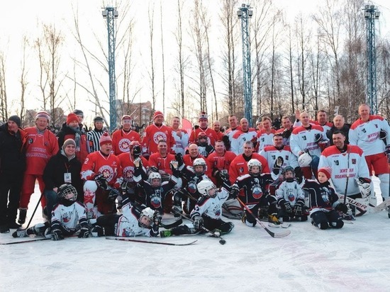 Звёзды мирового хоккея сыграли в Подмосковье очередной матч с дворовой командой