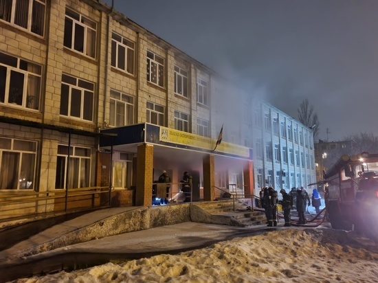При пожаре в школе на юге Волгограда 5 февраля пострадал человек