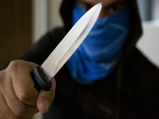 Бомж с ножом ворвался в дом к жительнице Ленинского района Новосибирска