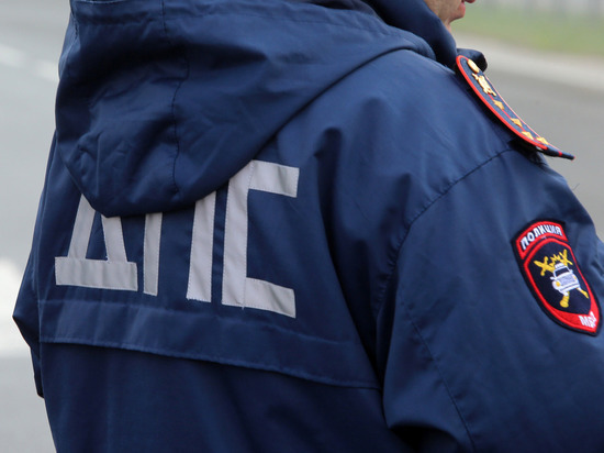 На балтийской трассе в Калининградской области микроавтобус влетел в дерево