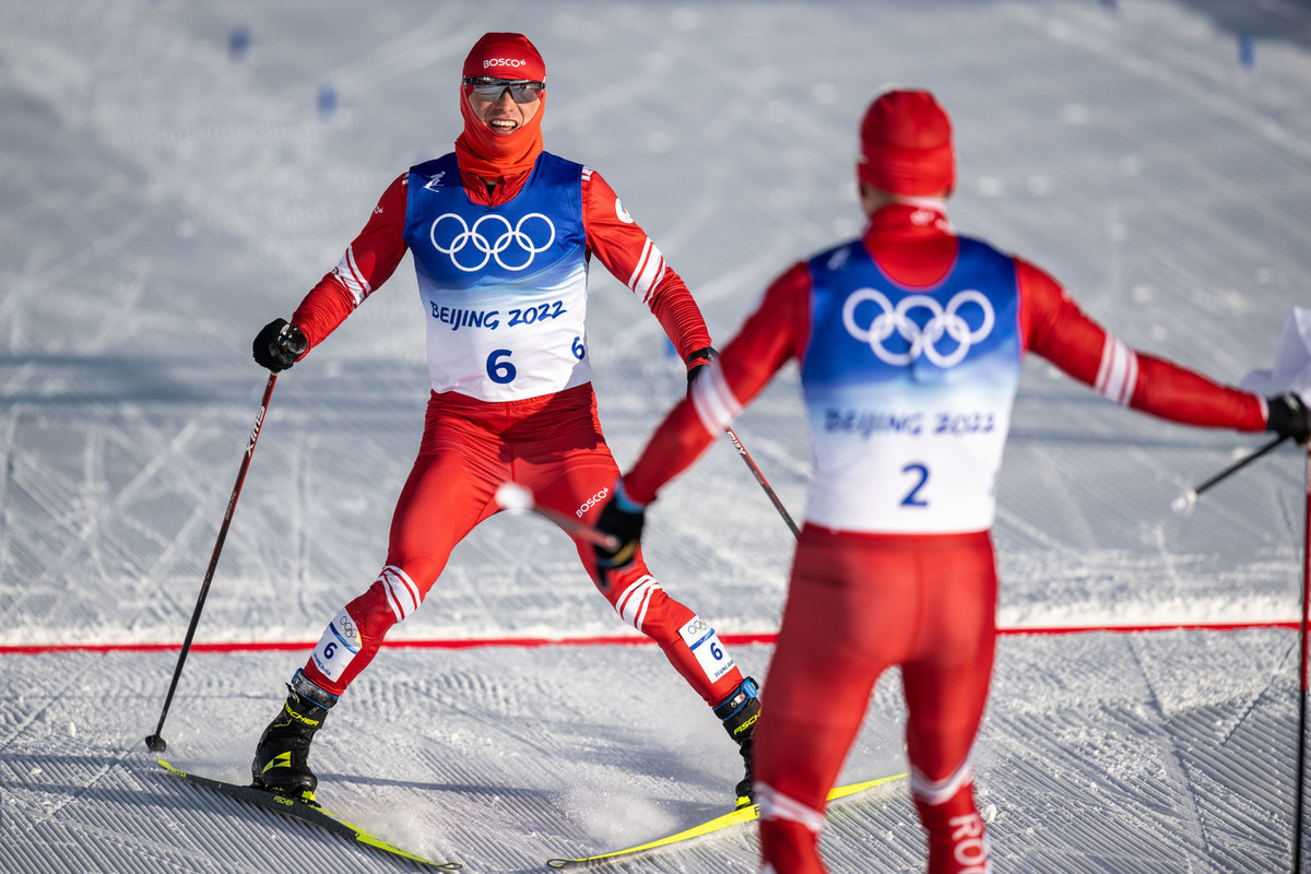 Российские лыжники завоевали в скиатлоне золото и серебро