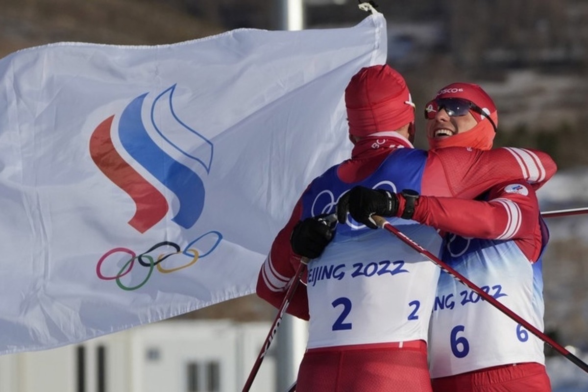 Александр Большунов скиатлон Пекин 2022