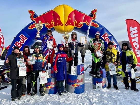 Снегоходчики из Нового Уренгоя завоевали 5 медалей на соревнованиях в Новосибирске