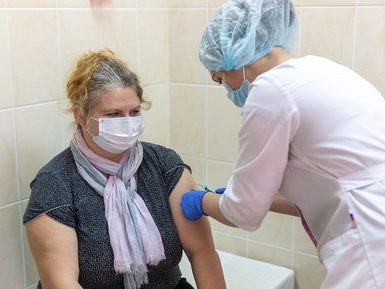 В Псковской области план вакцинации от коронавируса выполнили на 70,8%