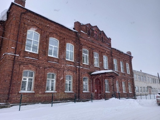В Крестцах капитально отремонтируют школу за 79 млн рублей