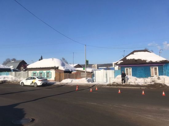 Женщину с маленьким ребенком сбил таксист на Первомайке в Новосибирске
