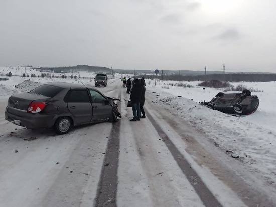 Две иномарки столкнулись на трассе в Башкирии – один человек пострадал