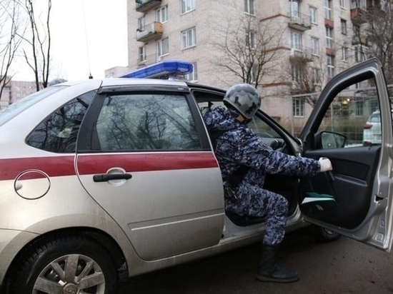 Росгвардейцы задержали лифтового мошенника-рецидивиста в Мурино