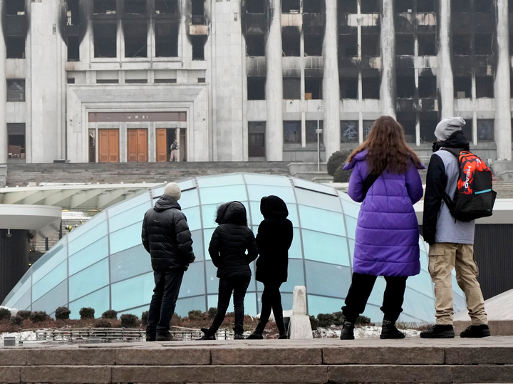 Страх и безразличие казахской молодежи; почему молчат о Назарбаеве