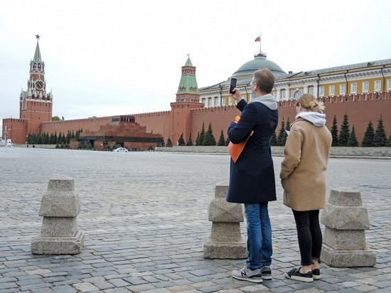 С Красной площади эвакуировали 700 человек из-за подозрительной сумки