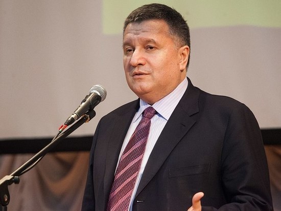 Экс-глава МВД Украины призвал Москву «терпеть» Зеленского