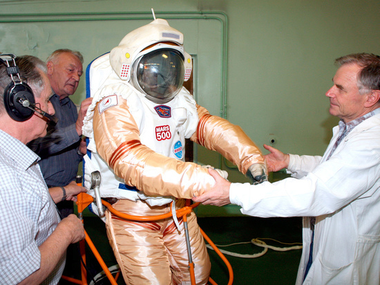 Роскосмос снизил планку для космонавтов: могут отправить на орбиту гипертоников