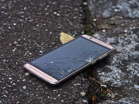 Житель Смоленска нашел телефон и украл деньги через приложение банка