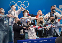 Российские фигуристы, победившие в командном турнире на Олимпийских играх в Пекине, так и не получили свои золотые медали. Международный олимпийский комитет (МОК) объявил о переносе церемонии награждения на неопределенный срок. Причину этого представители МОК не называют.

