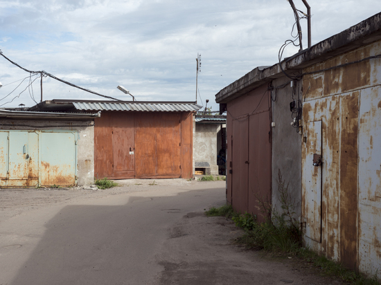 «Неуважение высшей степени»: почему владельцы гаражей на Васильевском острове вышли на протест