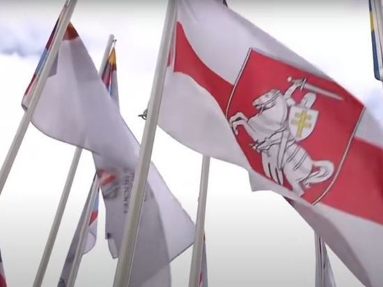 В Днепре государственный флаг Белоруссии заменили на знамя оппозиции Лукашенко