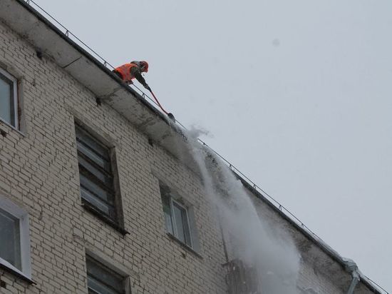 Власти порекомендовали кировчанам сообщать о неубранном снеге во дворах и на улицах