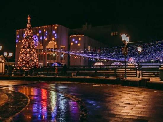 В Курске 9 февраля приступили к демонтажу новогодних конструкций на Театральной площади