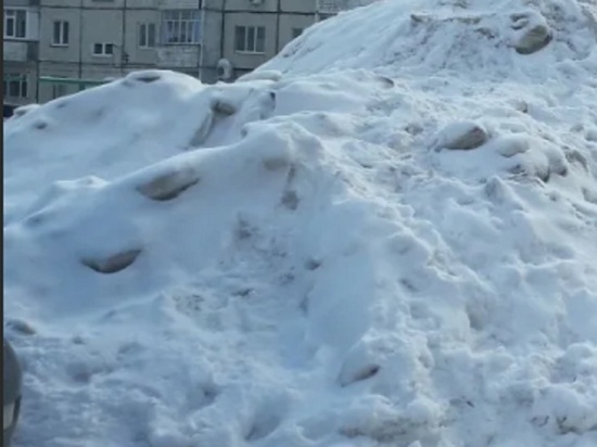 Хотите, чтобы во дворах не громоздились грязные кучи снега, платите за коммуналку больше
