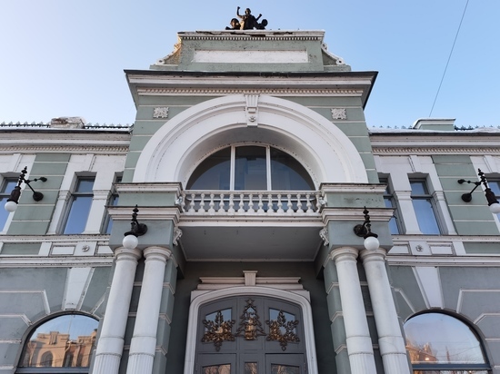 История здания начинается со встречи в Китае