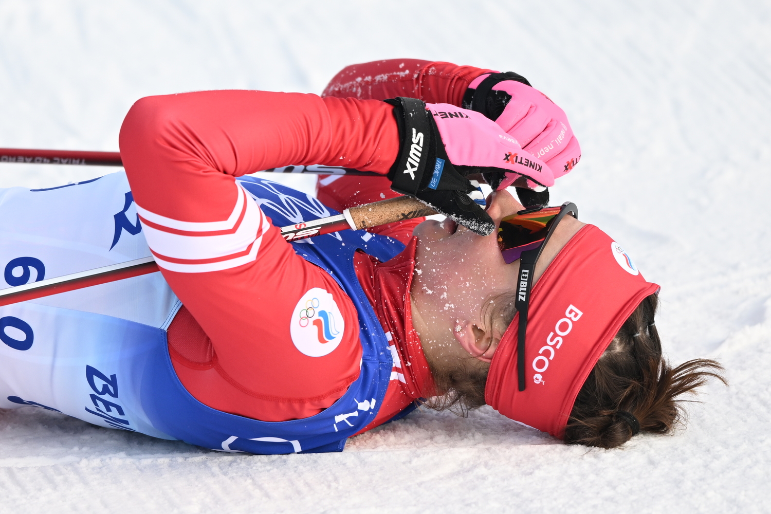 Драма Непряевой и победа Йохауг: лучшие фото лыжной гонки на 10 км