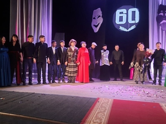 Чаданский драмтеатр Тувы  попал во Всероссийскую книга почёта