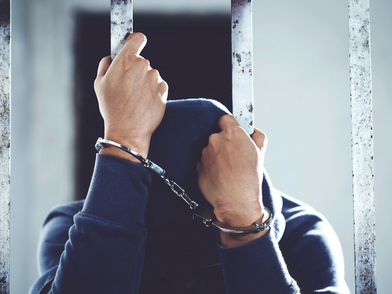 Двух мужчин из федерального розыска задержали в Киришах