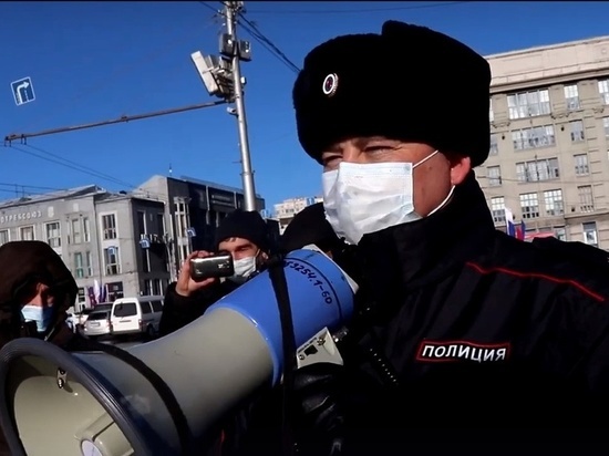 Новосибирские пикетчики добились дисциплинарного наказания для подполковника без жетона