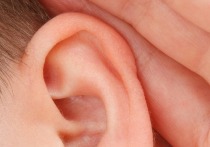 Врач высшей категории, кандидат медицинских наук Владимир Зайцев рассказал о риске массовой потере слуха, если штамм коронавируса "Омикрон" начнет поражать слуховой нерв