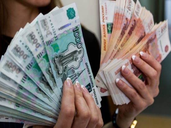 По 7000 рублей с 14 февраля: правительство выделило деньги на выплату больным коронавирусом