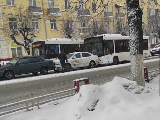 На улице Ленина в Брянске случилось тройное ДТП