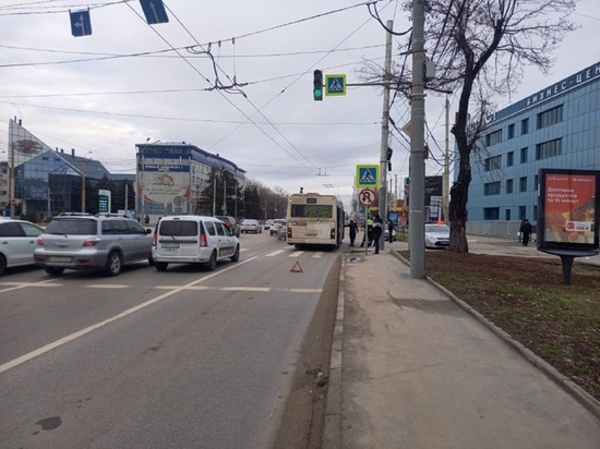 В Ростове 45-летний мужчина попал под колеса автобуса